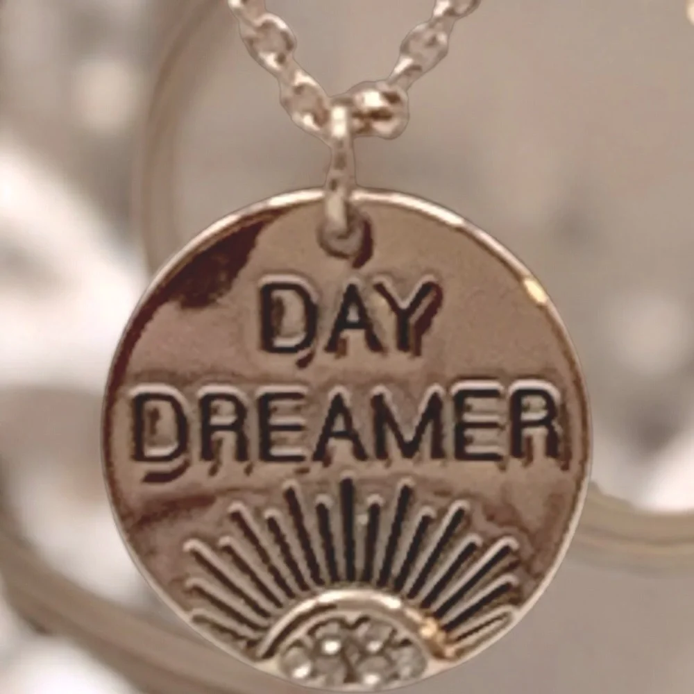 Signed LC Lauren Conrad Gold Plated Round Day Dreamer Pendant Necklace - Picture 3 of 7